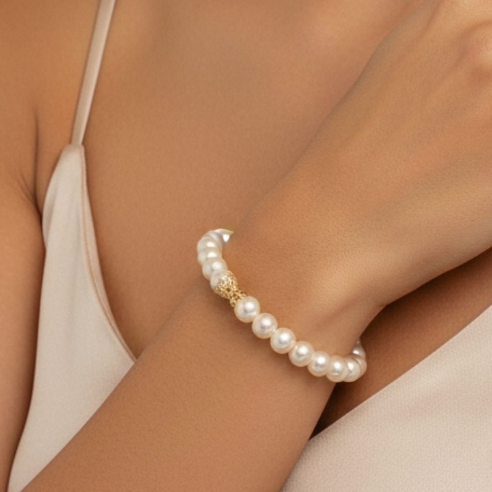 Vintage-Inspired Pearl Beaded Gold Accent Bracelet